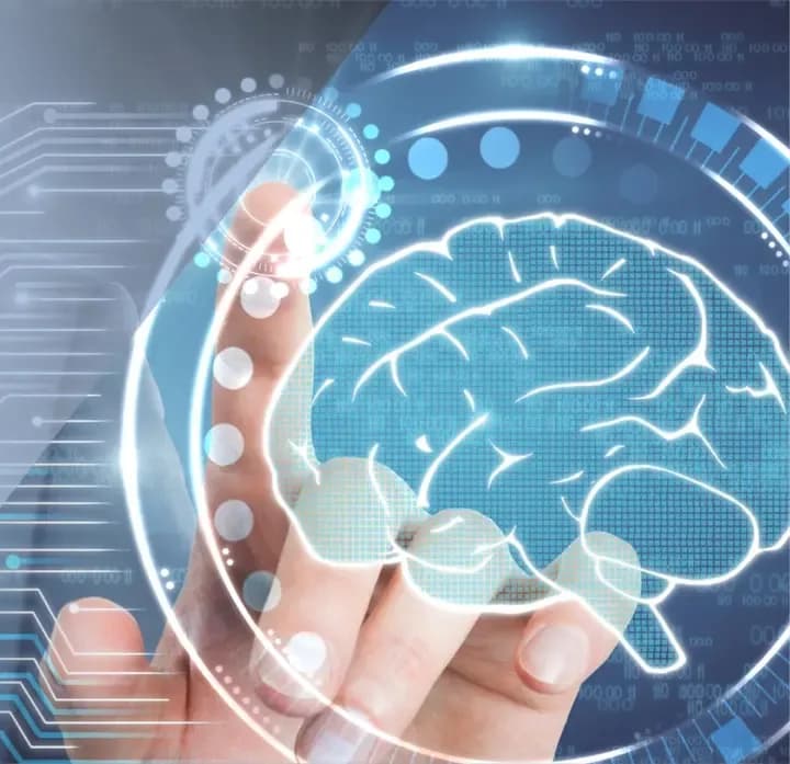 Una mano toca un cerebro dibujado con circuitos luminosos